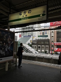 ①駅